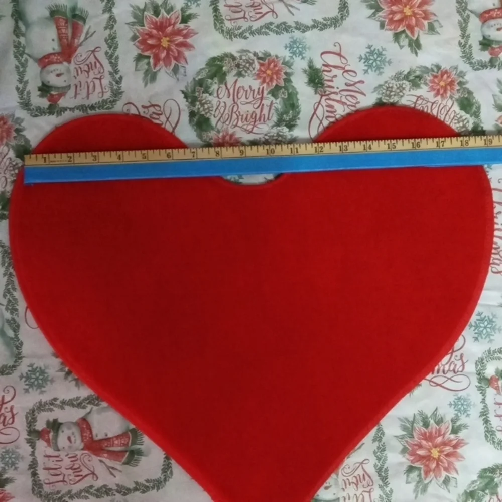 NWOT Red Heart-Shaped Rug 20 inches BY 15 inches (not oversized)